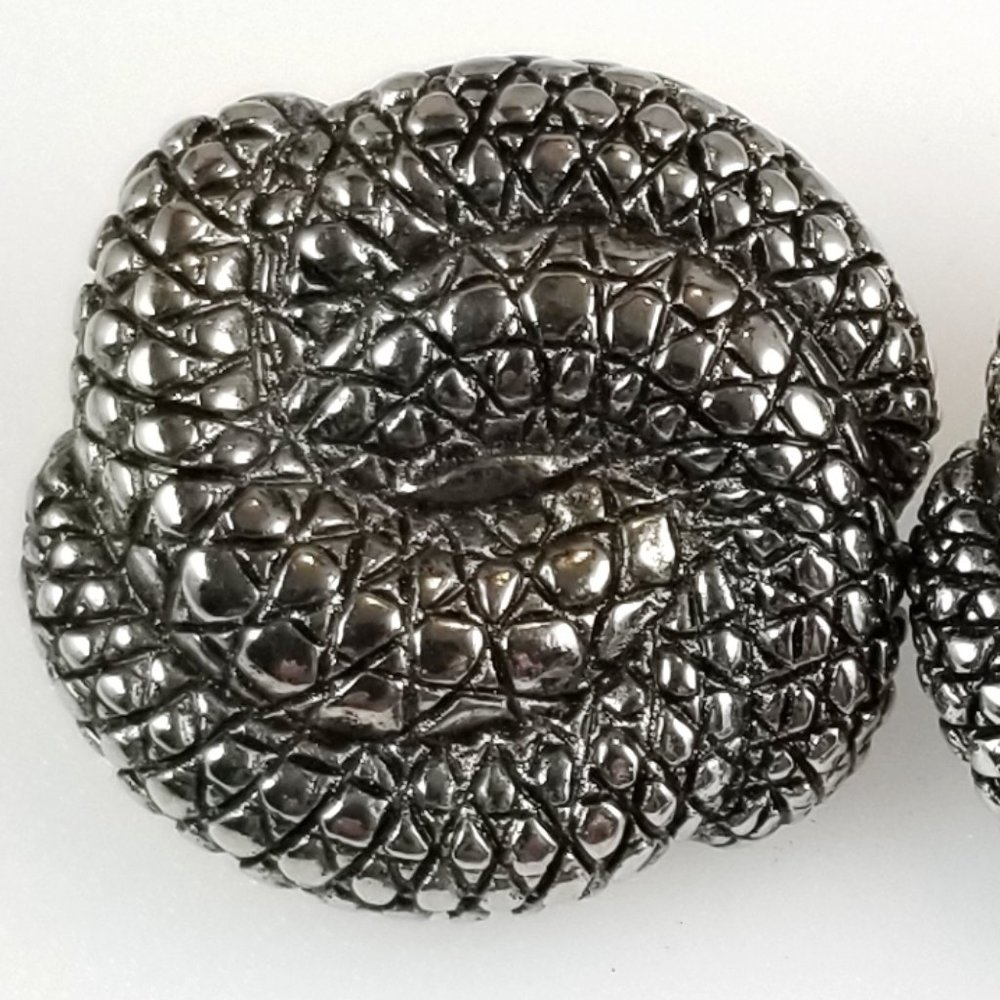 Vintage Alligator Texture Clip On Earrings - Picture 4 of 7